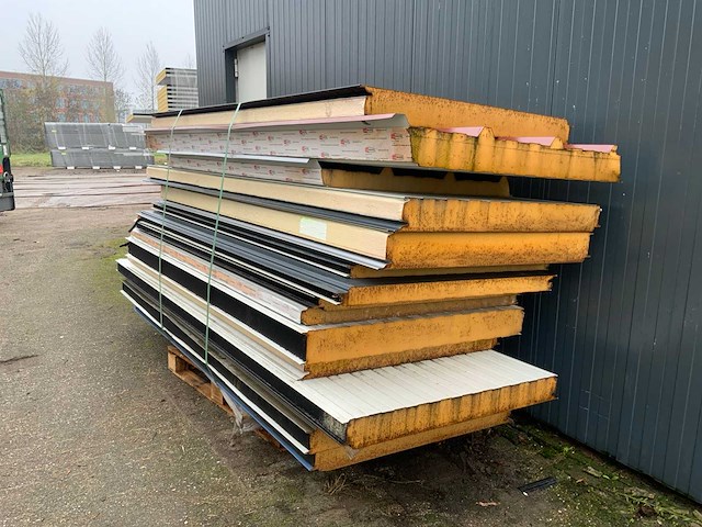 Sab-profiel - diverse sandwichpanelen (13x) 26m2 - afbeelding 1 van  7