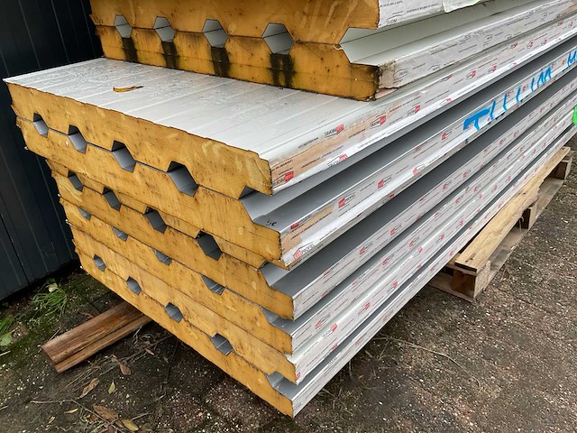 Sab-profiel - tlw 100 - dak sandwichpanelen (13x) 31,6 m² - afbeelding 9 van  10