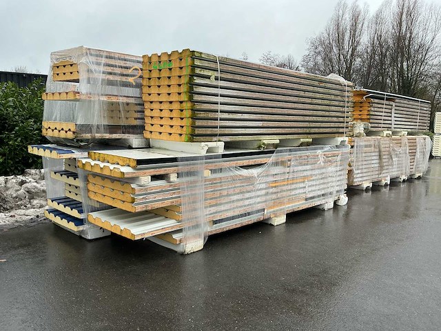 Sab trapezium gevel sandwichpanelen 627 m2 - afbeelding 1 van  15