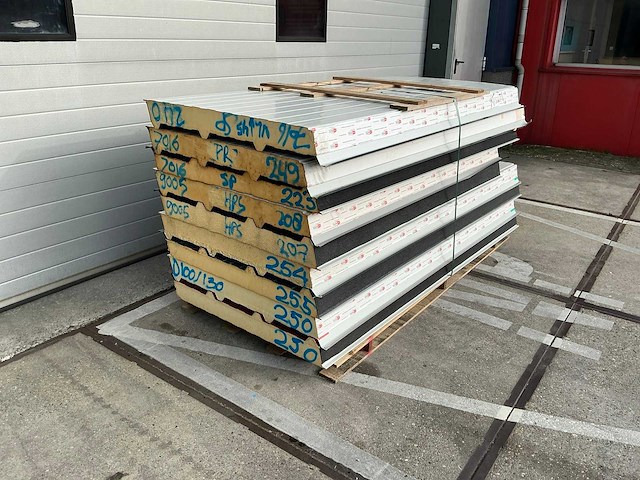 Sabprofiel - d 100/130 - sandwichpanelen (9x) 21,3 m2 - afbeelding 4 van  6