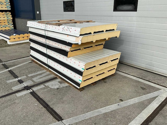 Sabprofiel - d 100/130 - sandwichpanelen (9x) 21,3 m2 - afbeelding 2 van  6