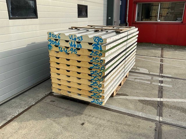 Sabprofiel - tlw 95 - sandwichpanelen (11x) 27,5 m2 - afbeelding 1 van  6