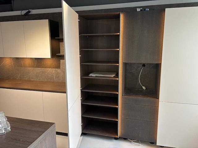 Sachsen - showroomkeuken met aeg apparatuur - afbeelding 4 van  9
