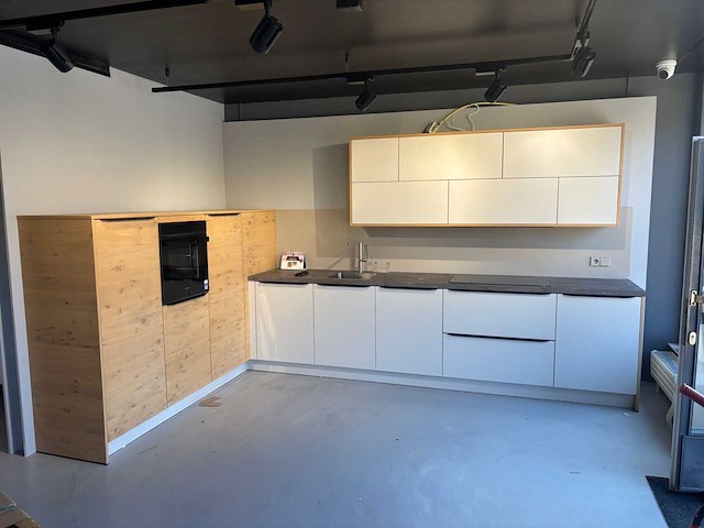 Sachsen - showroomkeuken met bosch/siemens studioline apparatuur - afbeelding 1 van  21