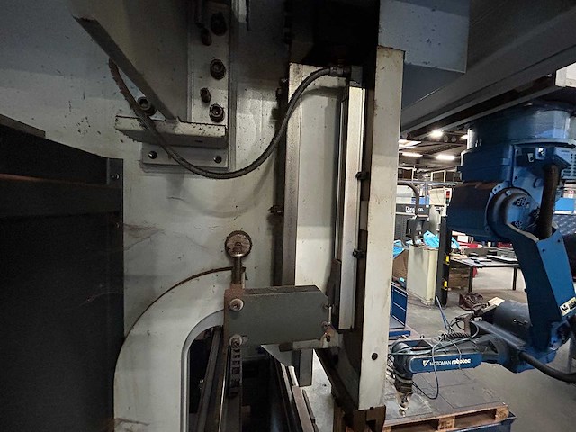 Safan - motoman - 2001 - cncl-r 80-3100 ts1 - cnc-kantbank met buigrobot - afbeelding 6 van  34