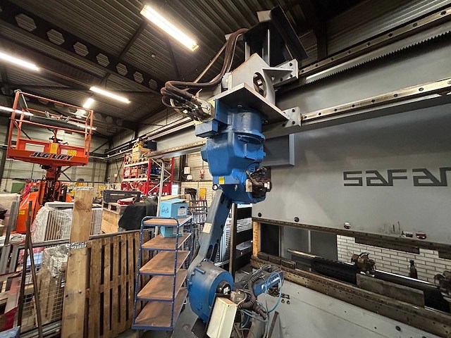 Safan - motoman - 2001 - cncl-r 80-3100 ts1 - cnc-kantbank met buigrobot - afbeelding 10 van  34