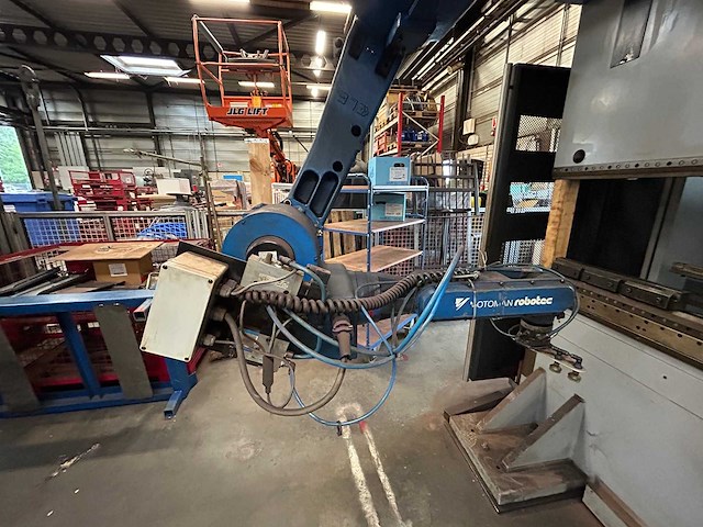 Safan - motoman - 2001 - cncl-r 80-3100 ts1 - cnc-kantbank met buigrobot - afbeelding 11 van  34