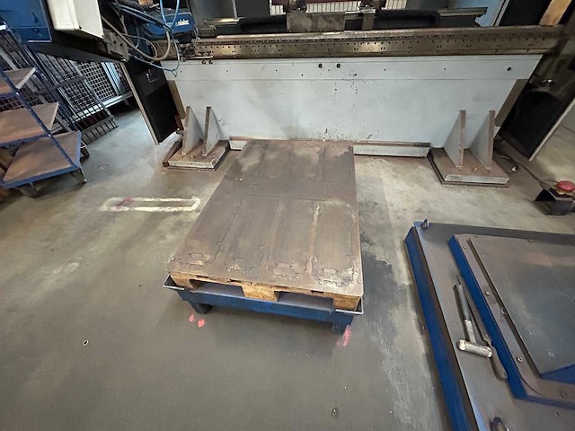 Safan - motoman - 2001 - cncl-r 80-3100 ts1 - cnc-kantbank met buigrobot - afbeelding 13 van  34