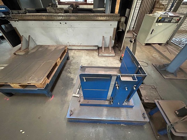 Safan - motoman - 2001 - cncl-r 80-3100 ts1 - cnc-kantbank met buigrobot - afbeelding 14 van  34
