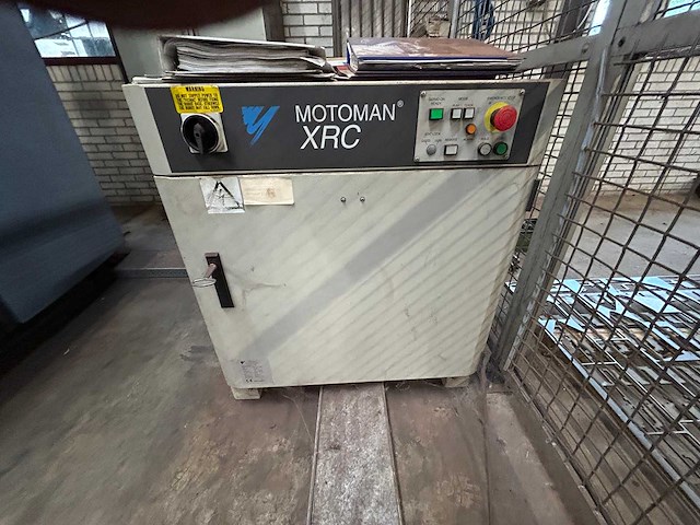 Safan - motoman - 2001 - cncl-r 80-3100 ts1 - cnc-kantbank met buigrobot - afbeelding 17 van  34