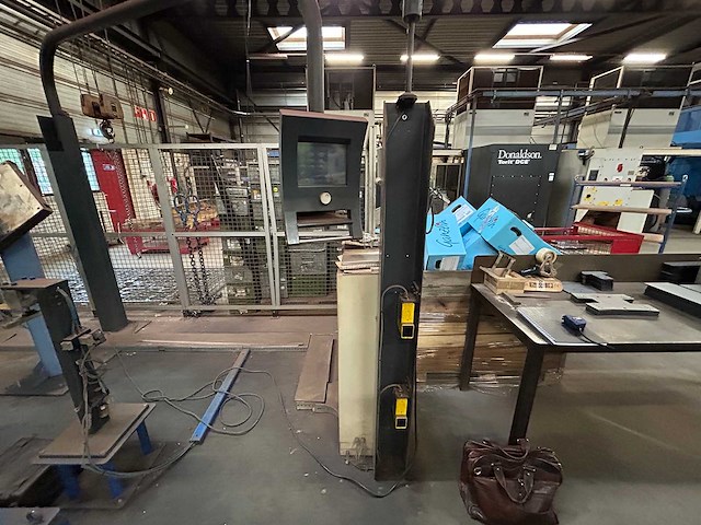 Safan - motoman - 2001 - cncl-r 80-3100 ts1 - cnc-kantbank met buigrobot - afbeelding 22 van  34