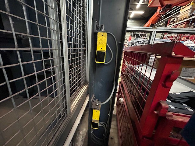 Safan - motoman - 2001 - cncl-r 80-3100 ts1 - cnc-kantbank met buigrobot - afbeelding 24 van  34