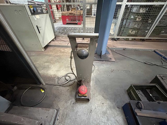 Safan - motoman - 2001 - cncl-r 80-3100 ts1 - cnc-kantbank met buigrobot - afbeelding 31 van  34