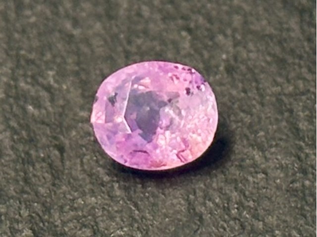 Saffier - 0.65 carat natuurlijke roze saffier - afbeelding 1 van  6