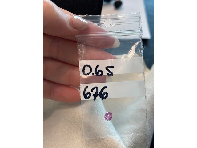 Saffier - 0.65 carat natuurlijke roze saffier - afbeelding 4 van  6