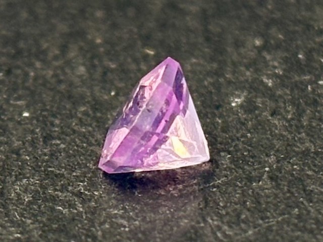 Saffier - 0.90 carat natuurlijke roze saffier - afbeelding 2 van  6