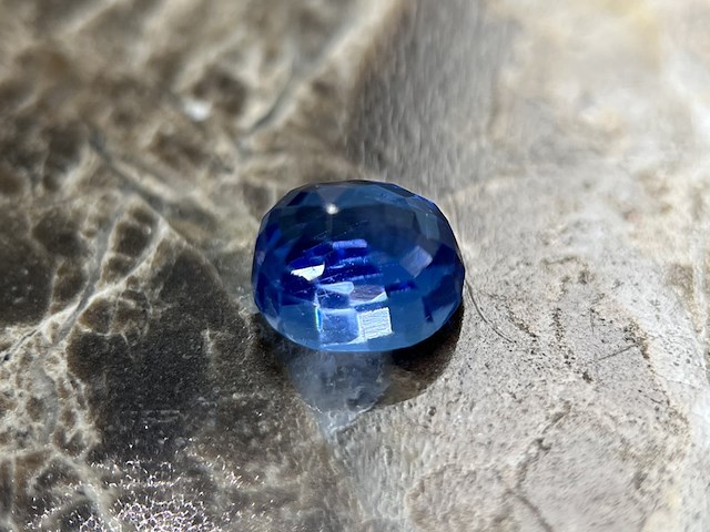 Saffier - 1.55 carat volledig natuurlijke saffier - afbeelding 2 van  5