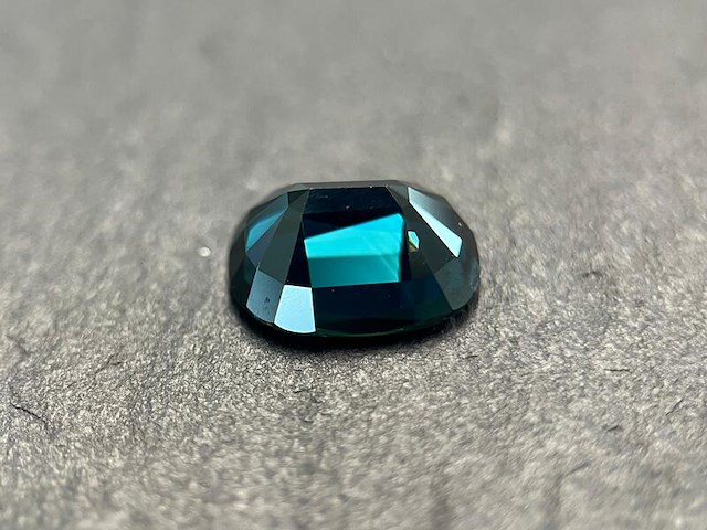 Saffier - 4.27 carat natuurlijke saffier met hoge zuiverheid - afbeelding 2 van  3