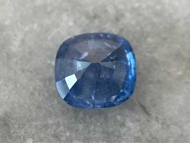 Saffier - 6.02 carat natuurlijke blauwe saffier - afbeelding 1 van  5