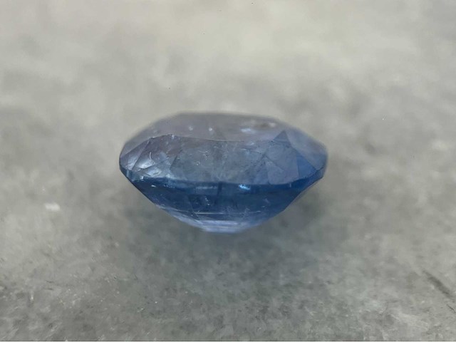 Saffier - 6.02 carat natuurlijke blauwe saffier - afbeelding 2 van  5