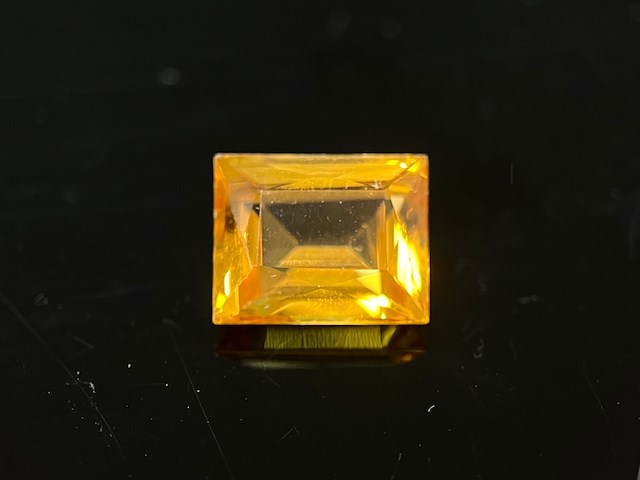 Saffier - ca. 4 carat gele saffier - afbeelding 1 van  3