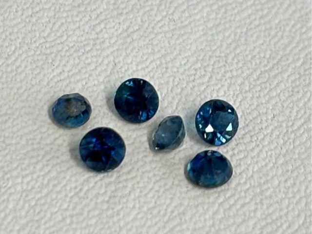 Saffier - mooie rond geslepen natuurlijke saffieren 1.01 carat - afbeelding 1 van  4