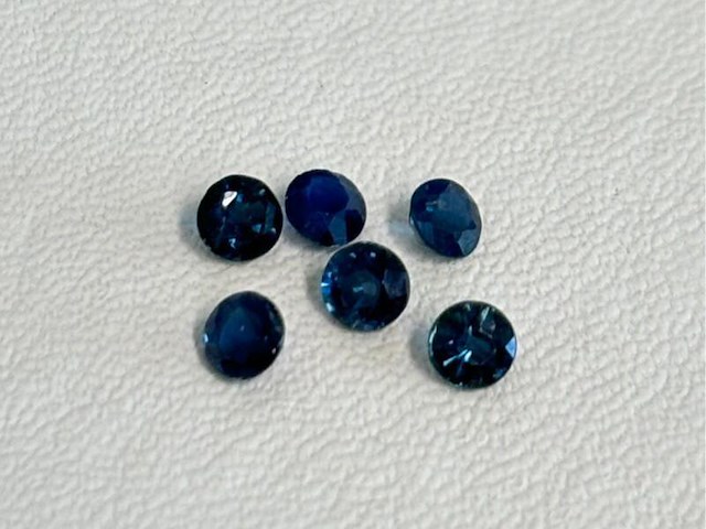 Saffier - mooie rond geslepen natuurlijke saffieren 1.04 carat - afbeelding 1 van  2
