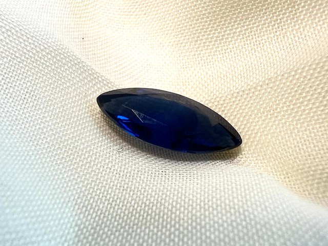 Saffier - natuurlijke saffier in gewilde marquise vorm met nel certificaat 3.38 carat - afbeelding 1 van  5