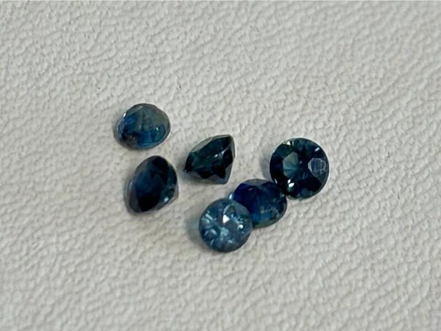 Saffier - rond geslepen natuurlijke saffieren 1.01 carat - afbeelding 2 van  4