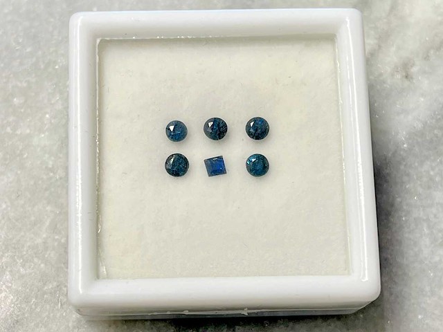 Saffier 1.05 carat natuurlijke saffier - afbeelding 1 van  3