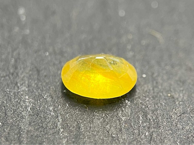Saffier 2.13 carat natuurlijke gele saffier - afbeelding 2 van  4