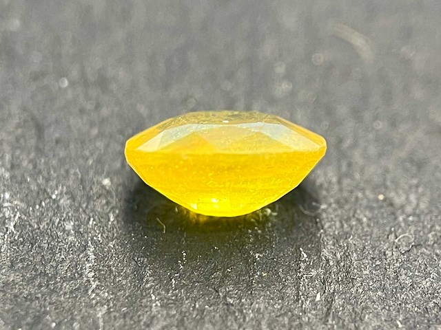Saffier 2.13 carat natuurlijke gele saffier - afbeelding 4 van  4