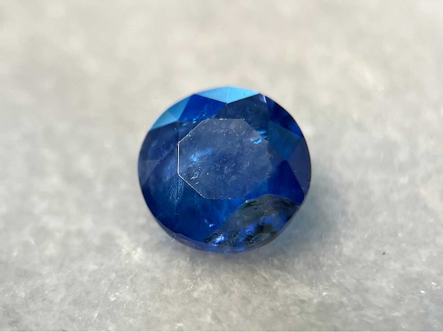 Saffier 3.76 carat natuurlijke saffier - afbeelding 1 van  5