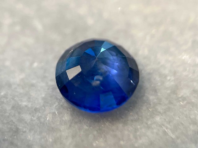 Saffier 3.76 carat natuurlijke saffier - afbeelding 4 van  5