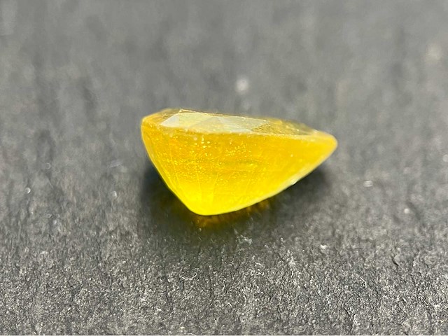Saffier 5.05 carat natuurlijke gele saffier - afbeelding 4 van  4