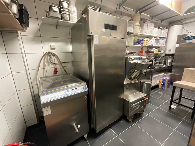 Sagi diepvries - afbeelding 2 van  9