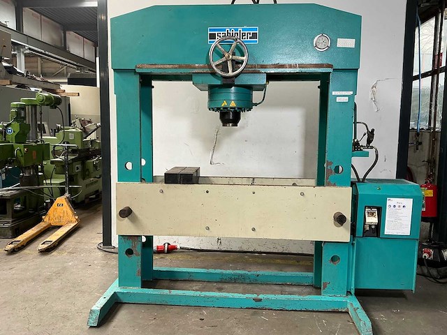 Sahinler - 2004 - dk 1570-1500 - hydraulische pers - afbeelding 1 van  7