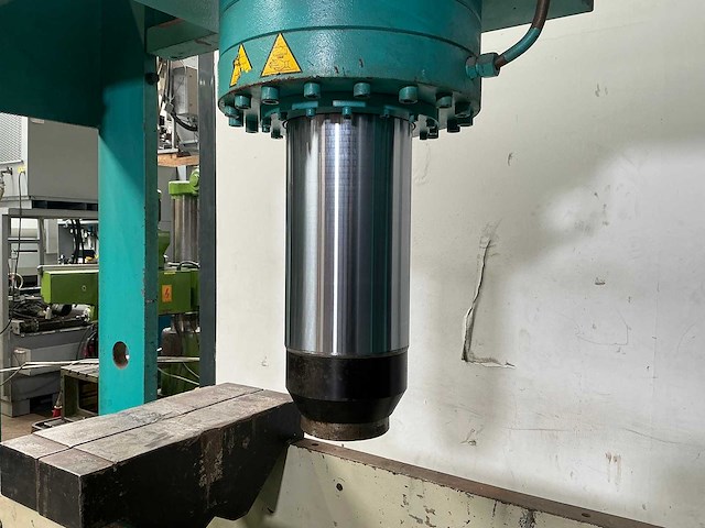 Sahinler - 2004 - dk 1570-1500 - hydraulische pers - afbeelding 3 van  7