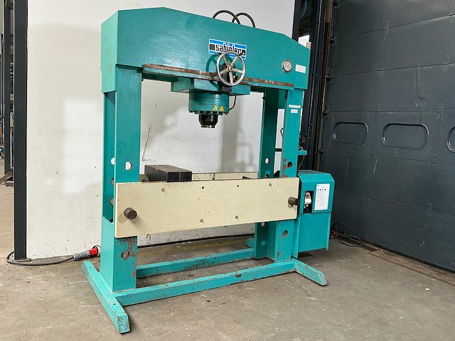 Sahinler - 2004 - dk 1570-1500 - hydraulische pers - afbeelding 1 van  9