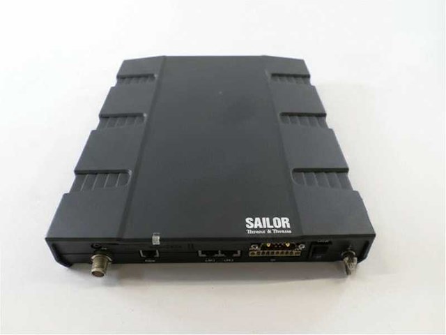 Sailor tt-3739a fleet broadband 150 bdu terminal - afbeelding 1 van  2
