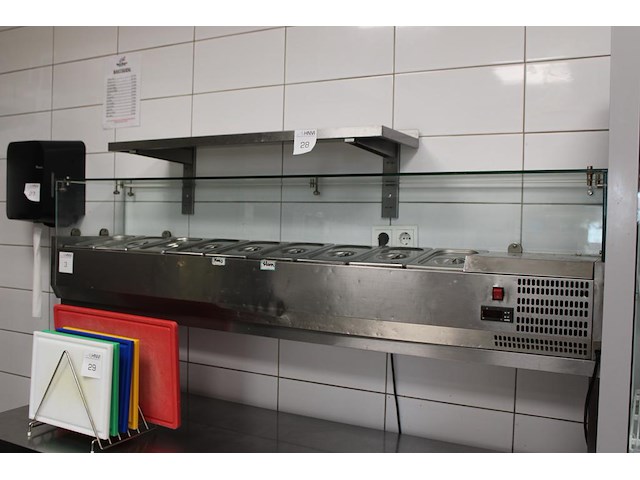 Saladiere op rvs onderstel, afm. 180 x 34 x 79 cm. incl. negen gastronorm bakken met deksel. - afbeelding 1 van  4