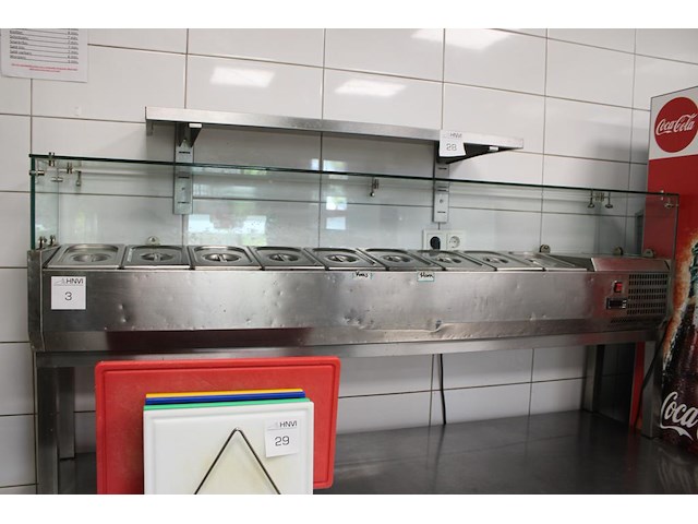 Saladiere op rvs onderstel, afm. 180 x 34 x 79 cm. incl. negen gastronorm bakken met deksel. - afbeelding 2 van  4