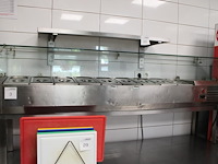 Saladiere op rvs onderstel, afm. 180 x 34 x 79 cm. incl. negen gastronorm bakken met deksel. - afbeelding 2 van  4