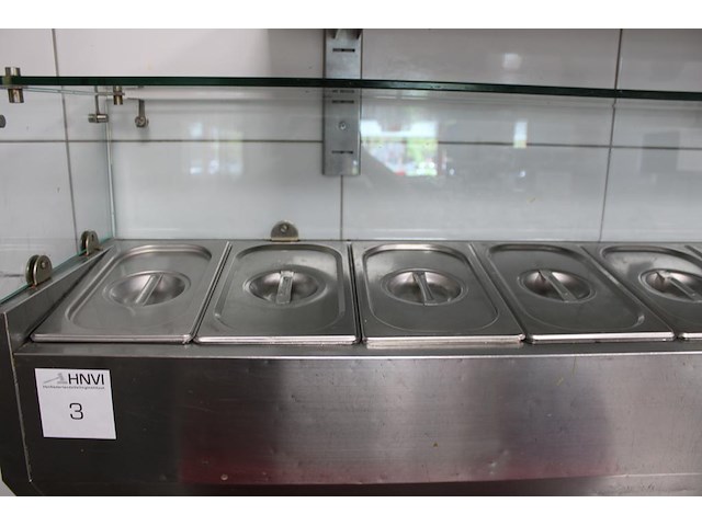 Saladiere op rvs onderstel, afm. 180 x 34 x 79 cm. incl. negen gastronorm bakken met deksel. - afbeelding 3 van  4