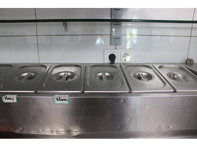 Saladiere op rvs onderstel, afm. 180 x 34 x 79 cm. incl. negen gastronorm bakken met deksel. - afbeelding 4 van  4