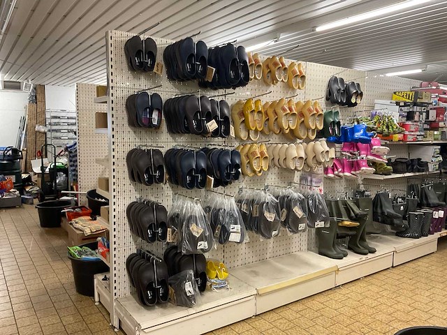 Saliha - partij klompen en laarzen - afbeelding 1 van  12