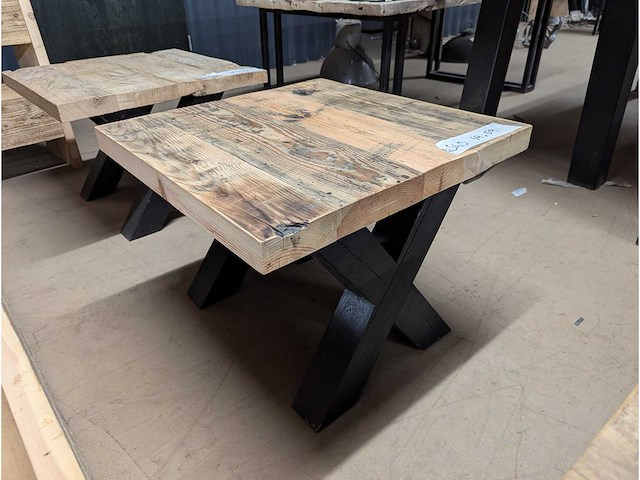 Salontafel eiken 60 x 60 x 45cm. x onderstel - afbeelding 1 van  3