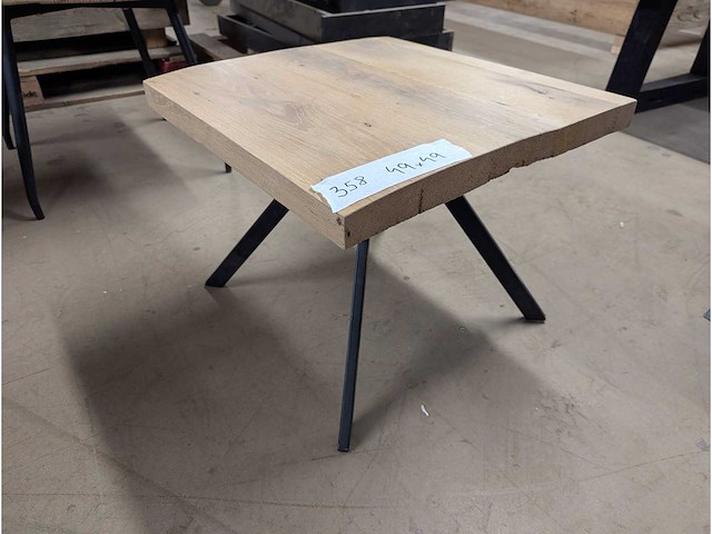 Salontafel grenen 49 x 49 x 45cm. metalen onderstel. - afbeelding 1 van  3