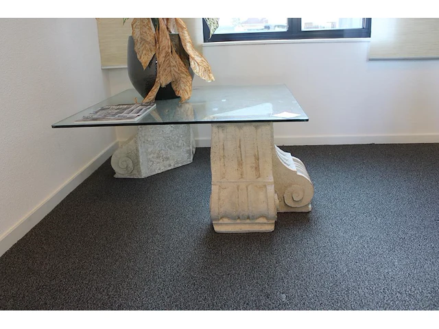 Salontafel met glazen blad. afmeting 90 x 90 x 39 cm. - afbeelding 2 van  2