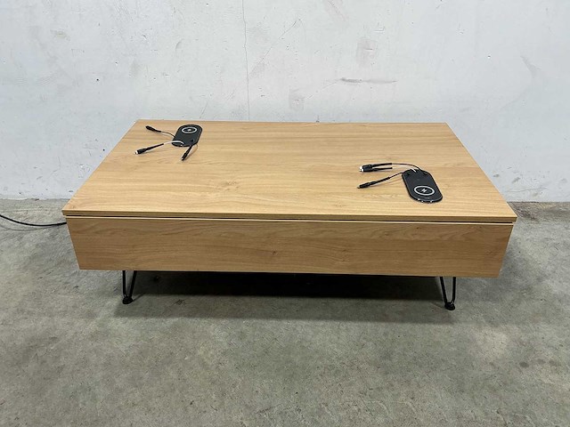 Salontafel met laaddocks - afbeelding 1 van  2